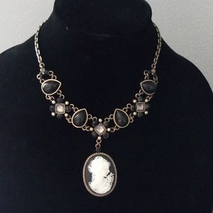 🆕 Cameo Necklace